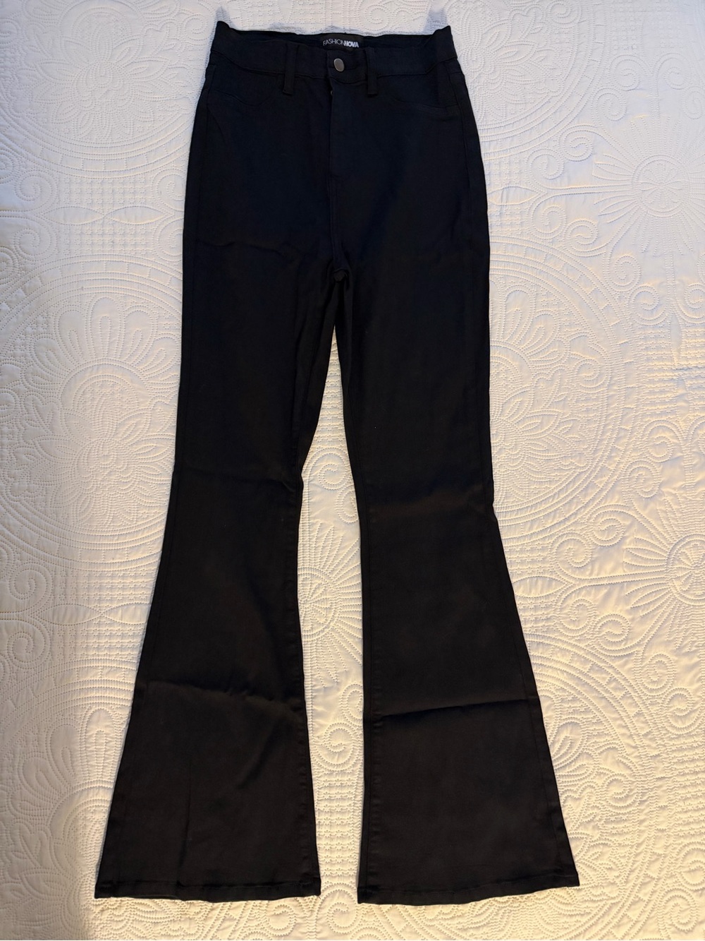 Fashion Nova Flare Jeans in Black